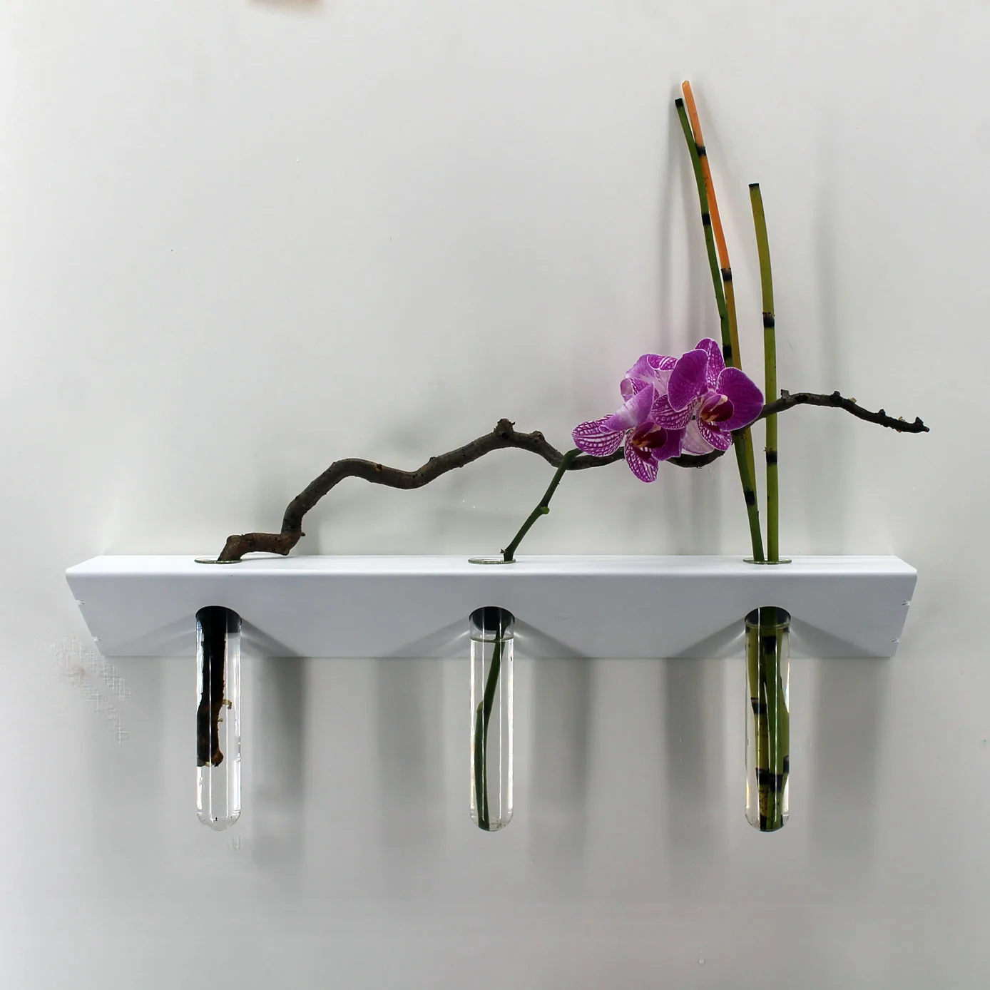 Soliflore design et décoratif vase mural moderne étagère blanche
